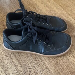 Splay barefoot leather sneaker size 8 men 10 women
